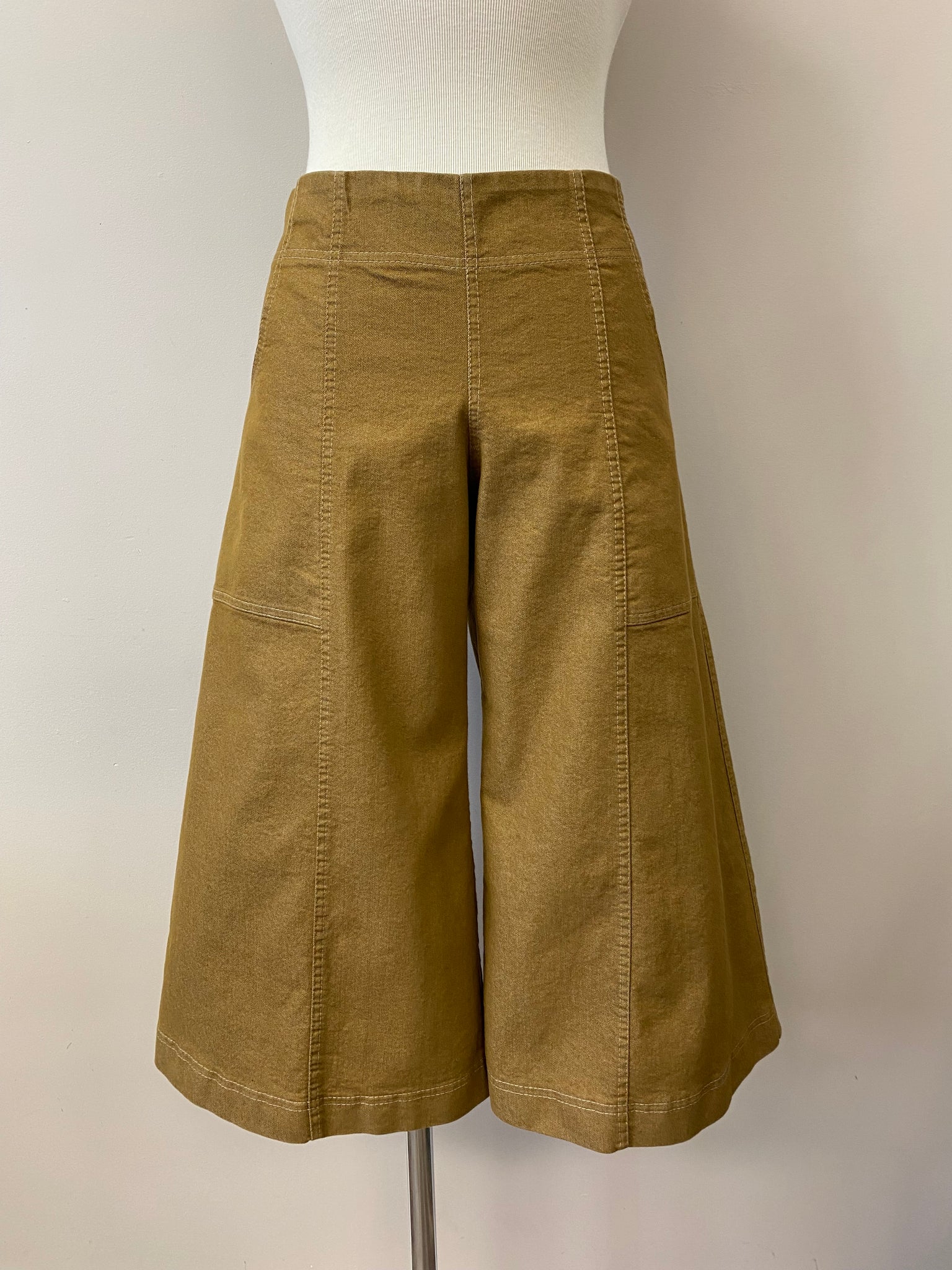 Victoria {CAPRI}  *NEW*