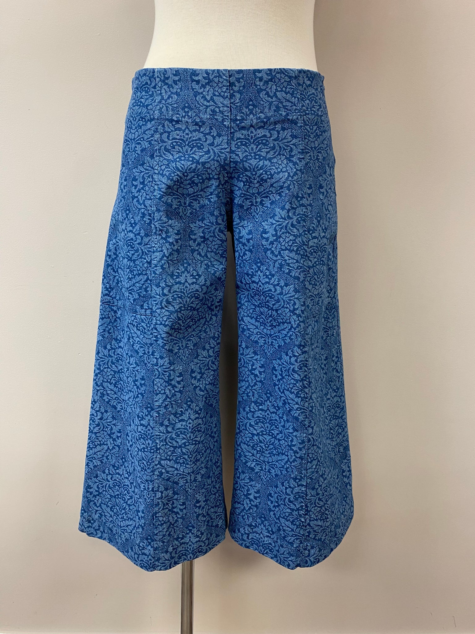 Victoria {CAPRI} damask