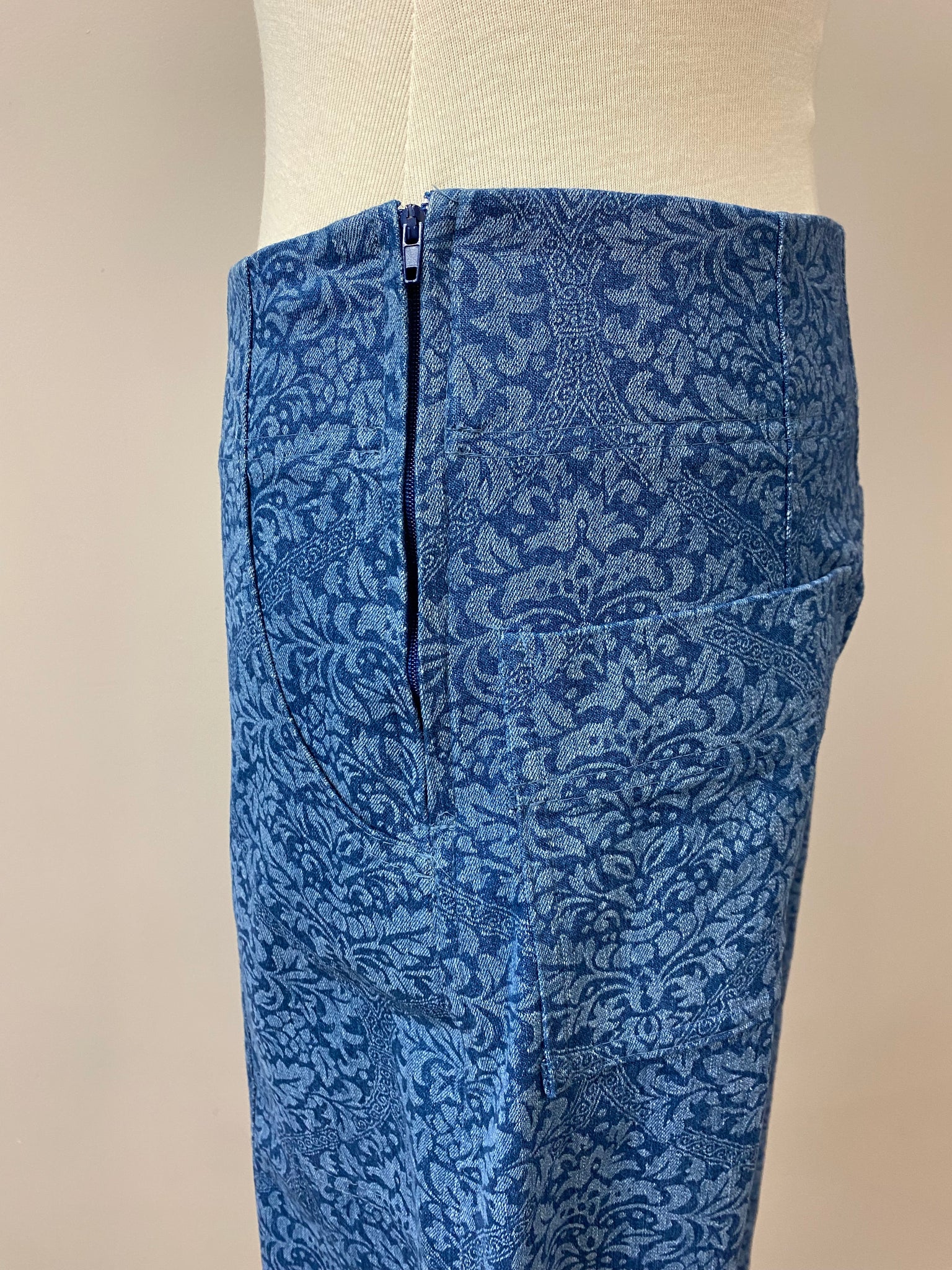 Victoria {CAPRI} damask