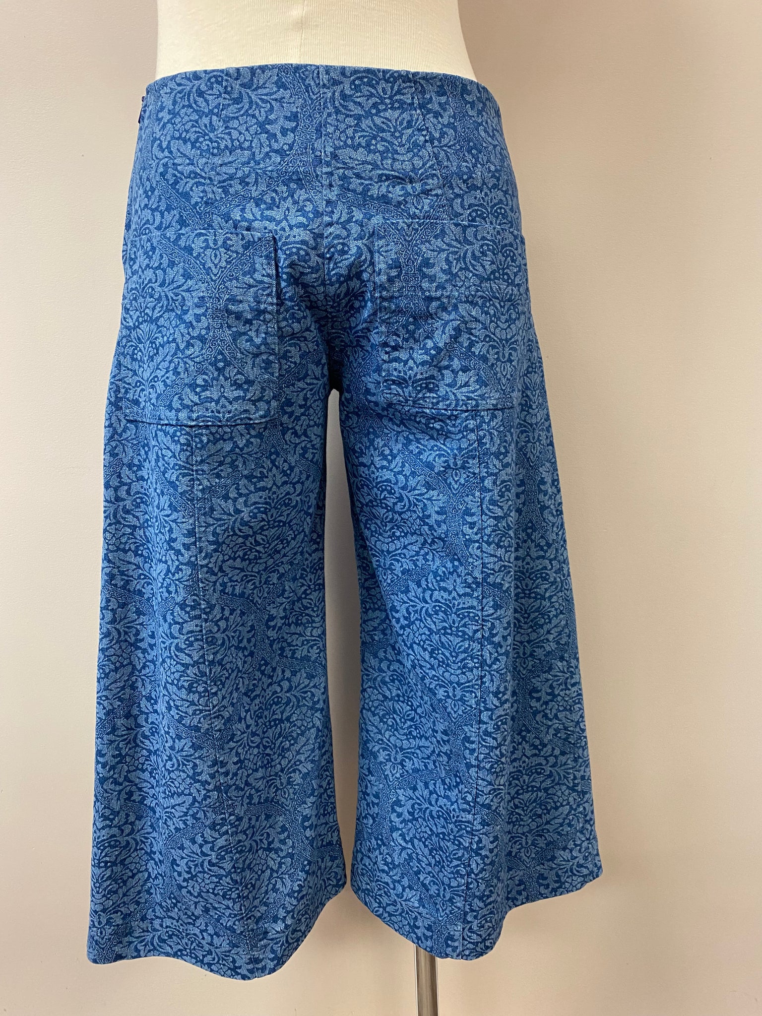 Victoria {CAPRI} damask