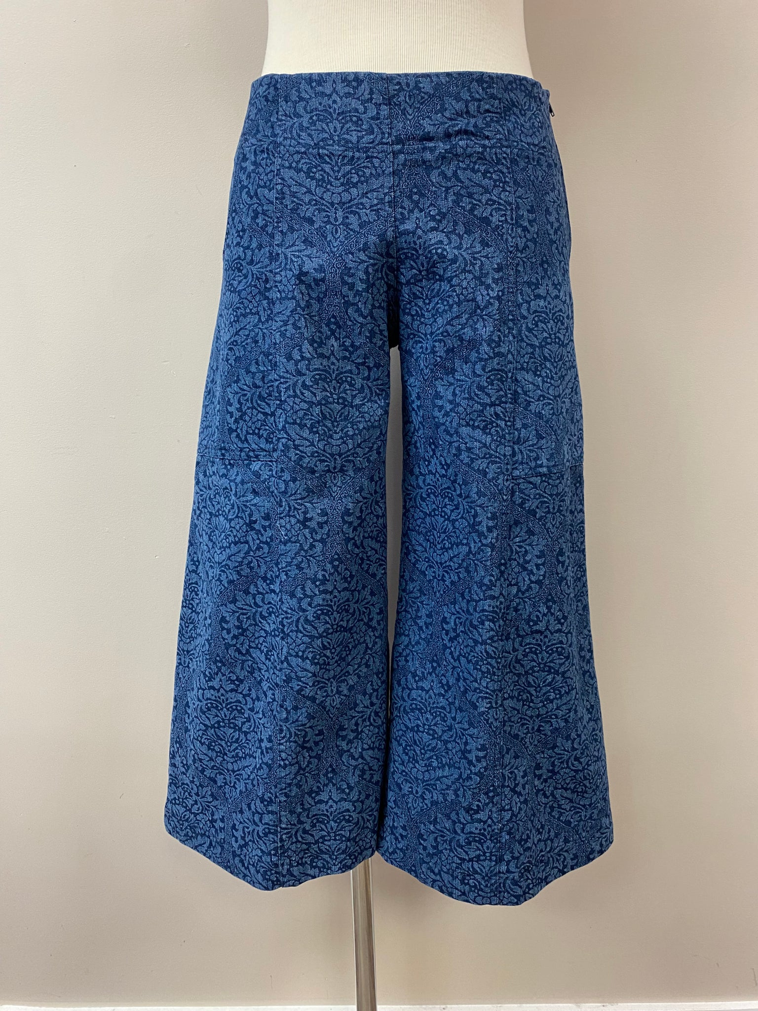 Victoria {CAPRI} damask