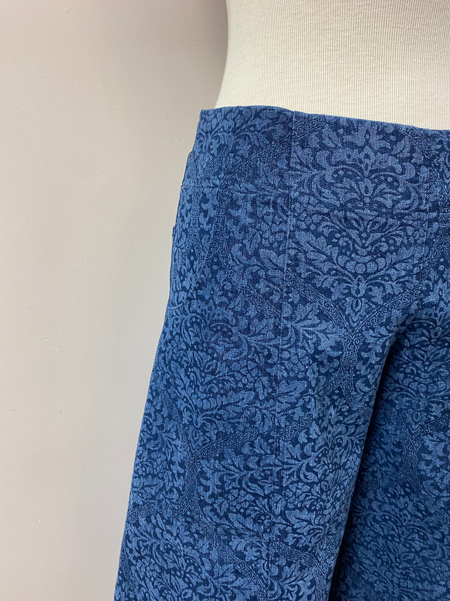 Victoria {CAPRI} damask