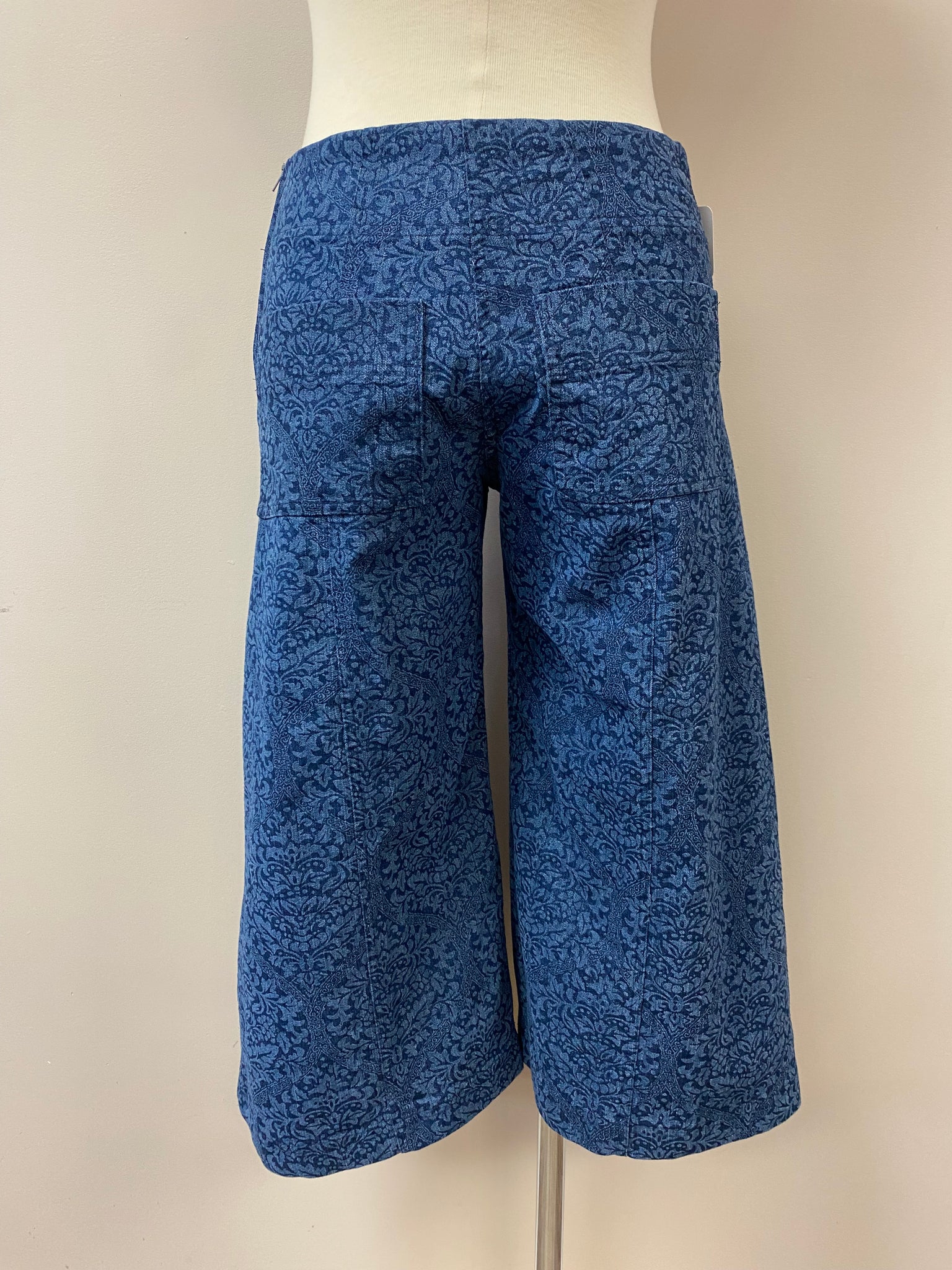 Victoria {CAPRI} damask