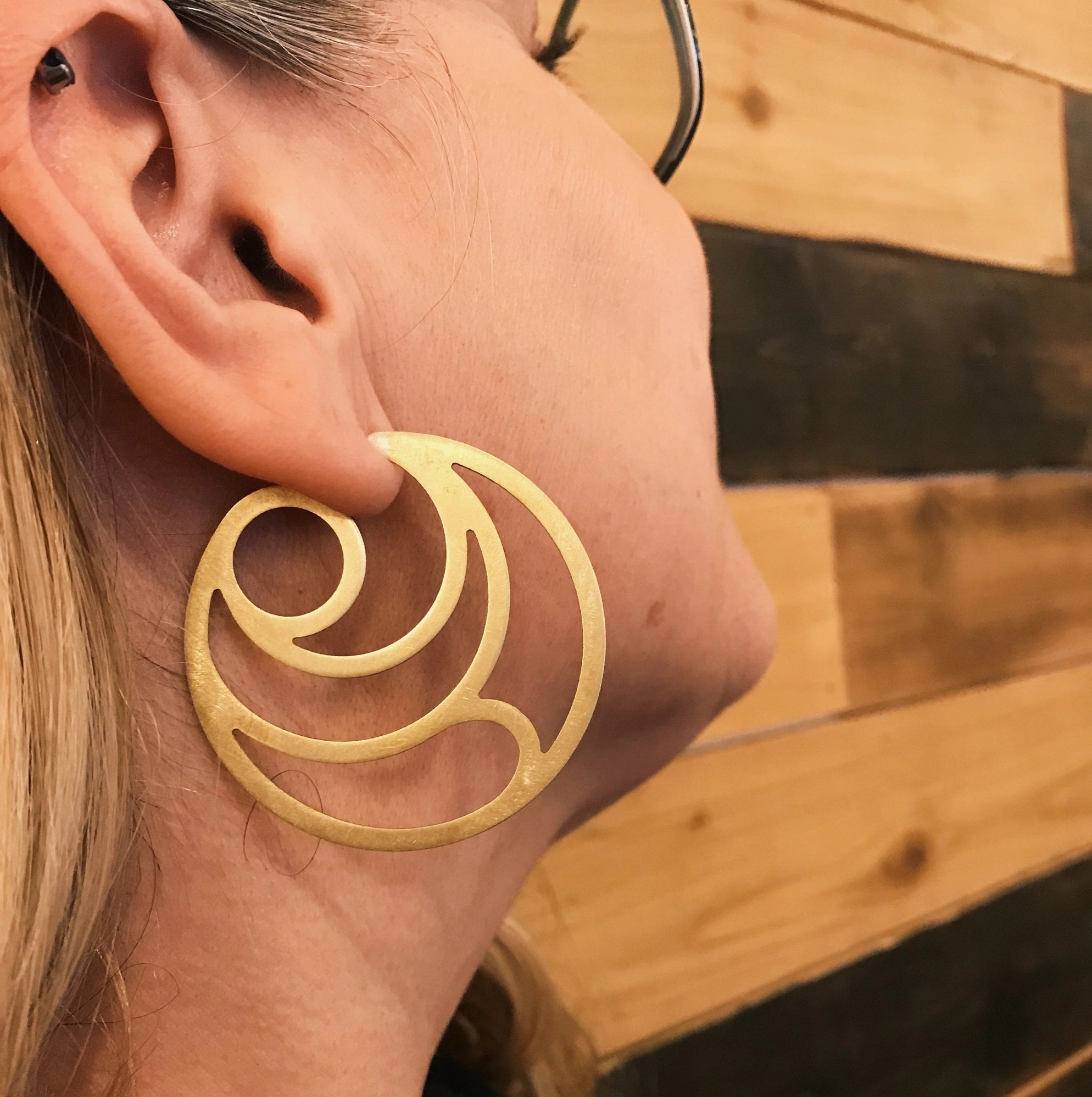 Modern Madini {CUTOUT DESIGN} hoop stud