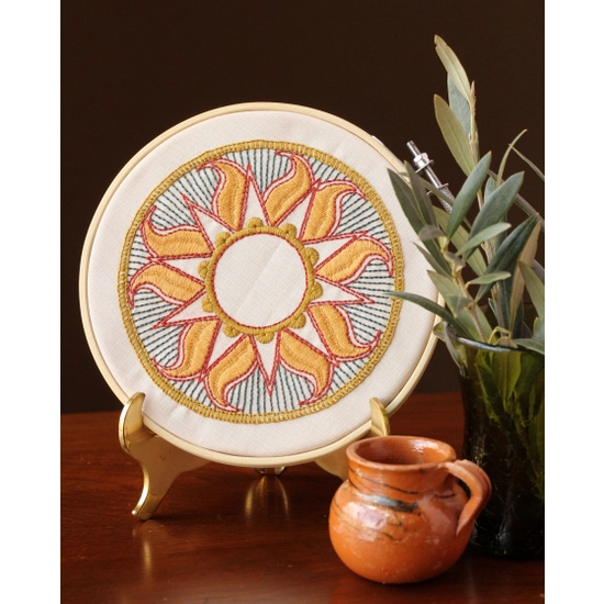 Avlea Folk Embroidery {HOOP}