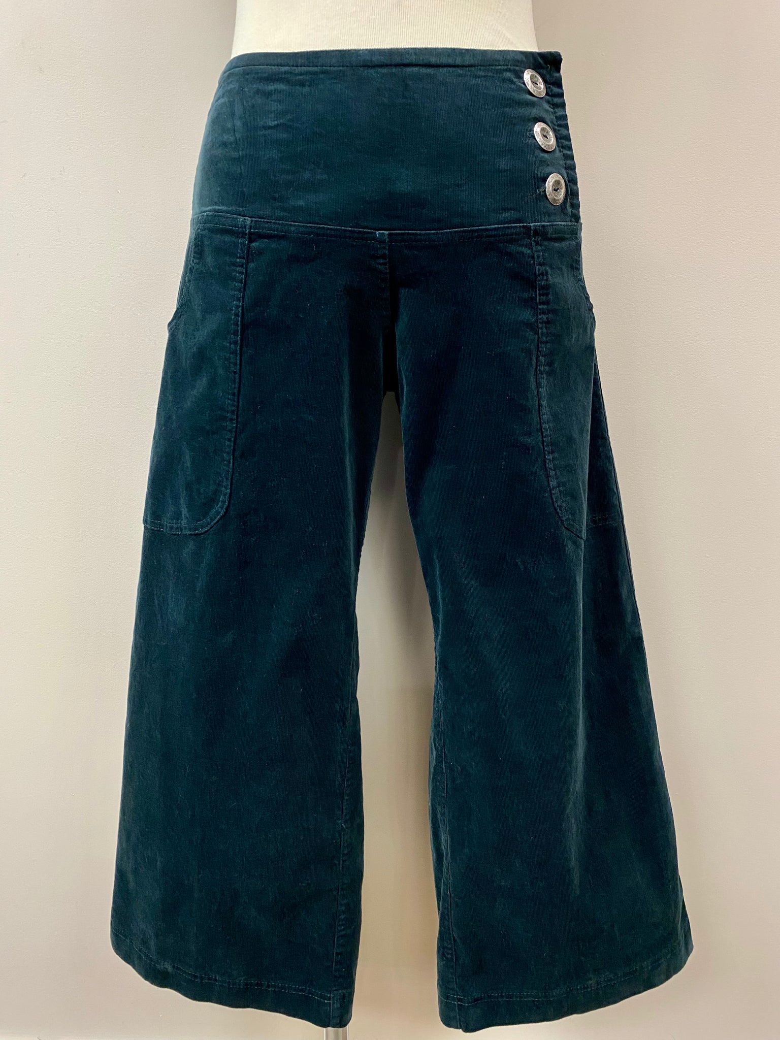 Bella CAPRI {CORDUROY}