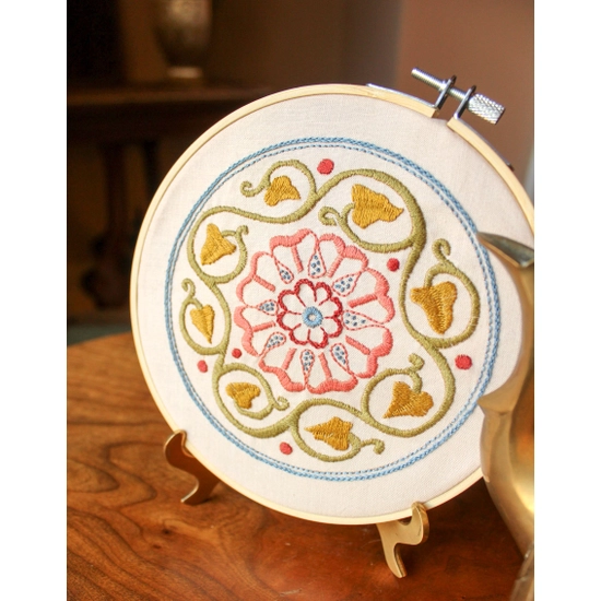 Avlea Folk Embroidery {HOOP}
