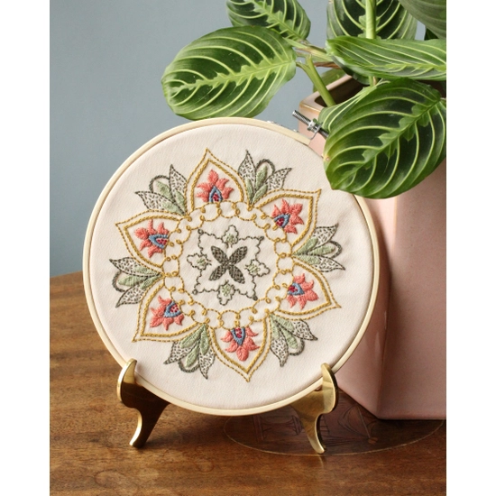 Avlea Folk Embroidery {HOOP}