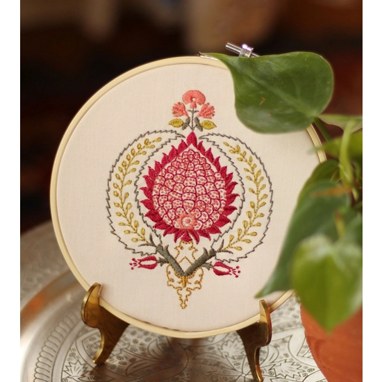 Avlea Folk Embroidery {HOOP}