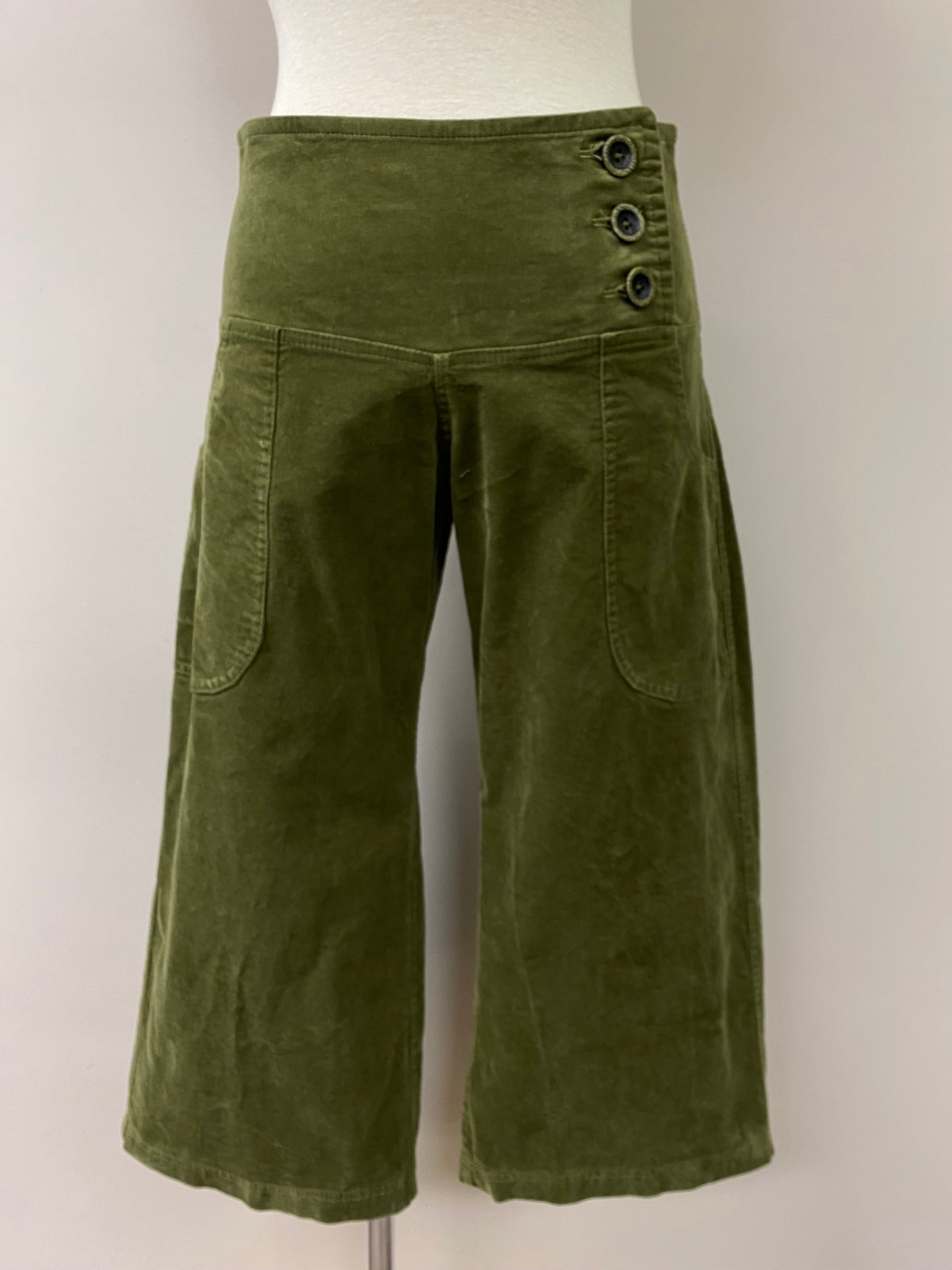 Bella CAPRI {CORDUROY}