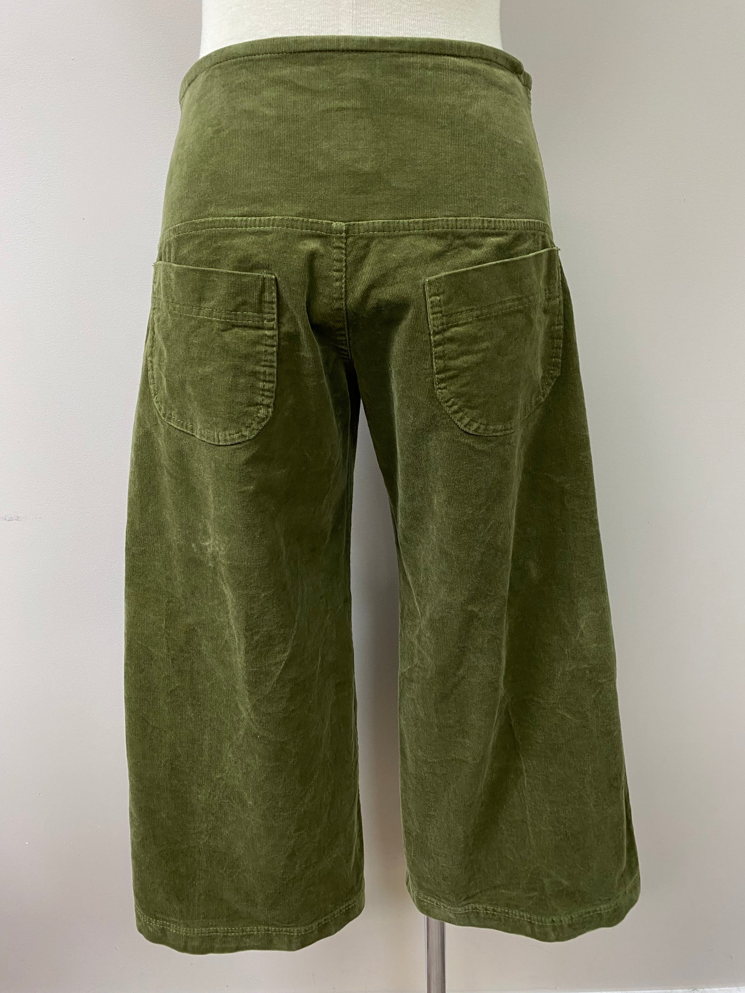 Bella CAPRI {CORDUROY}