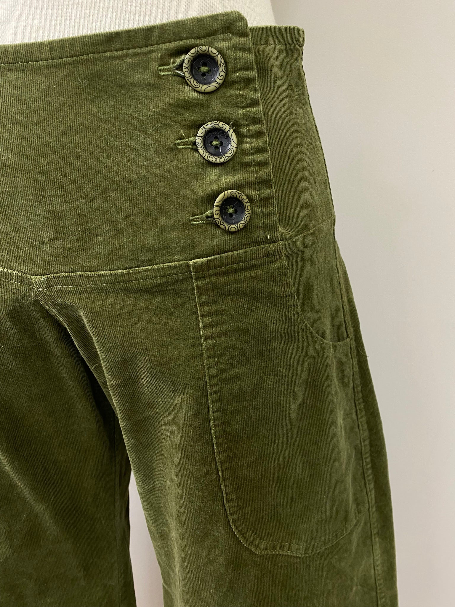 Bella CAPRI {CORDUROY}