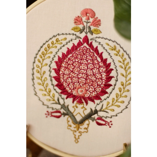 Avlea Folk Embroidery {HOOP}